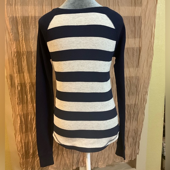 SO. Striped Crew Neck Lightweight Thermal. - Picture 2 of 3
